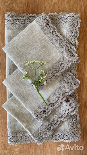 Дорожка на стол с салфетками для сервировки