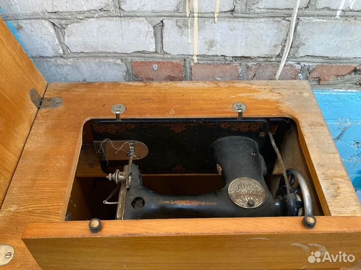 Швейная машинка 1000 LEI