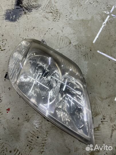 Фара Toyota corolla 120 правая оригинал
