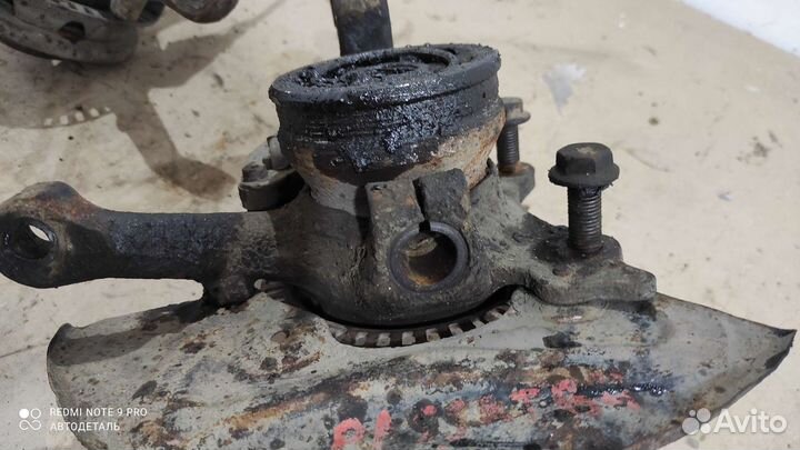 Поворотный кулак Volkswagen Passat B4