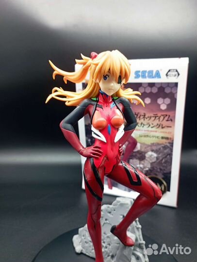 Аниме фигурка aska на камнях