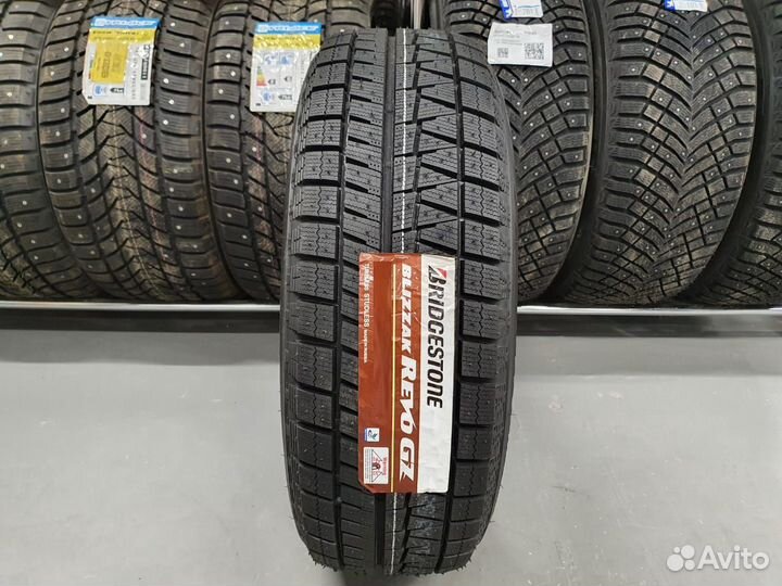 Bridgestone Blizzak Revo GZ 215/55 R17