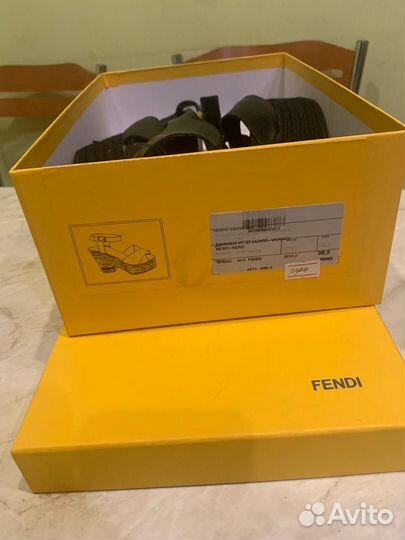 Босоножки Fendi