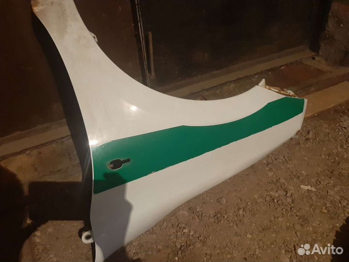 Крыло на LADA гранта