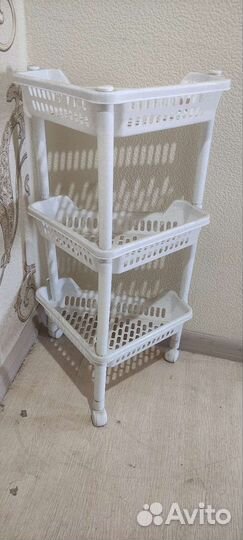 Угловая полка для ванной комнаты