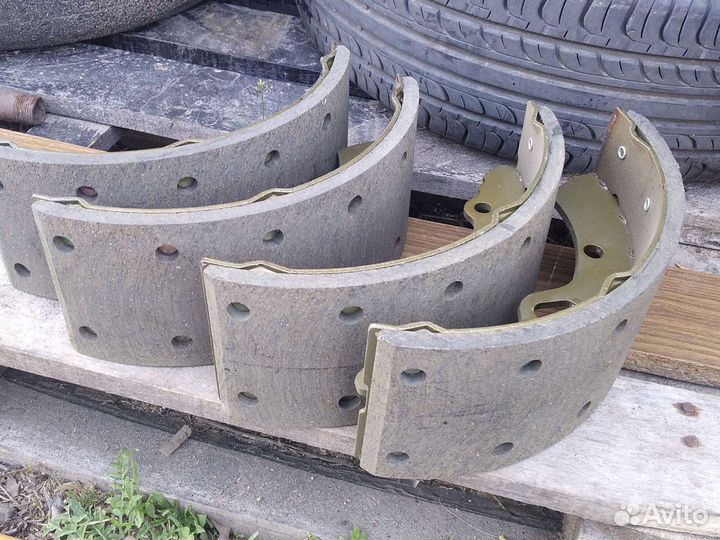 Тормозные колодки на митцубисикантер