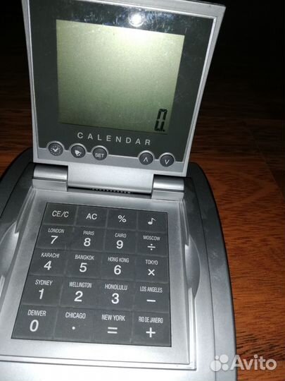 Часы календарь