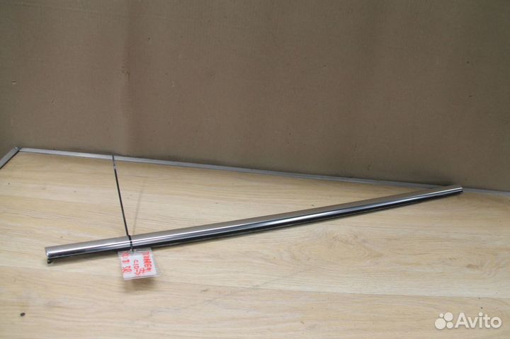 Молдинг стекла задней правой двери Volkswagen Toua