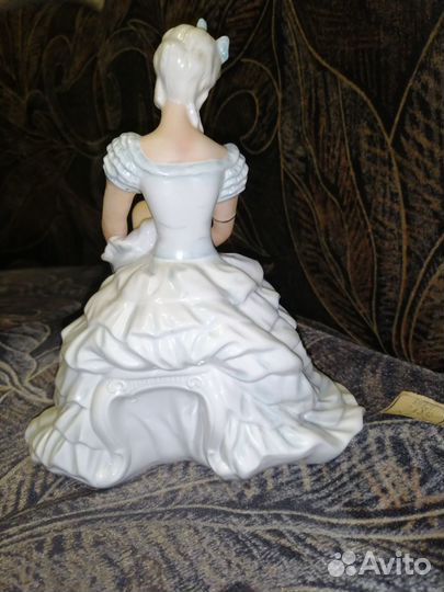 Фарфоровая статуэтка