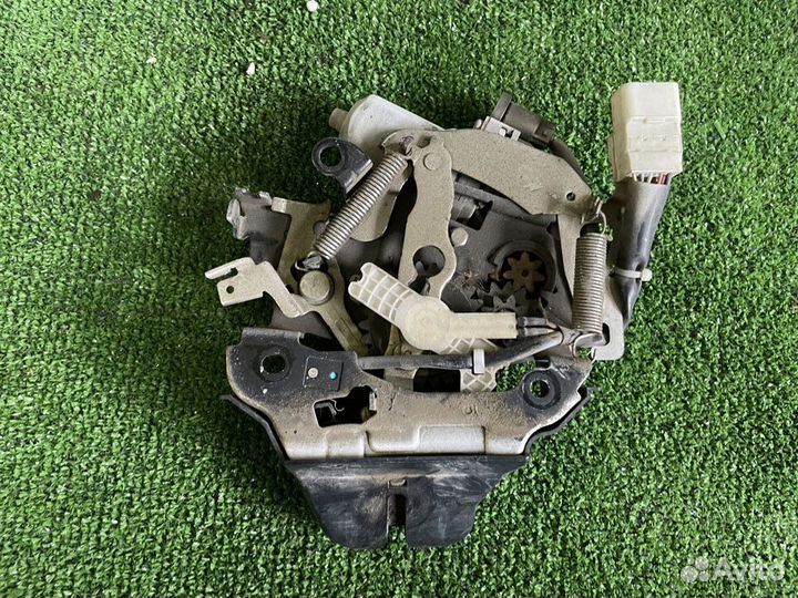 Замок крышки багажника Lexus LS600hl LS460