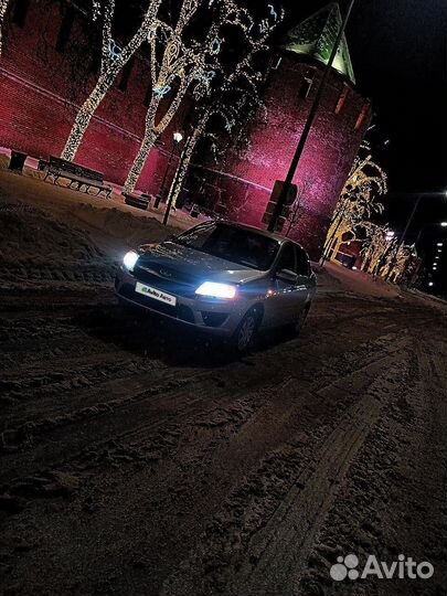 LADA Granta 1.6 МТ, 2012, битый, 200 000 км