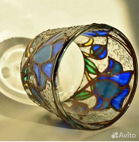 Стеклянный подсвечник