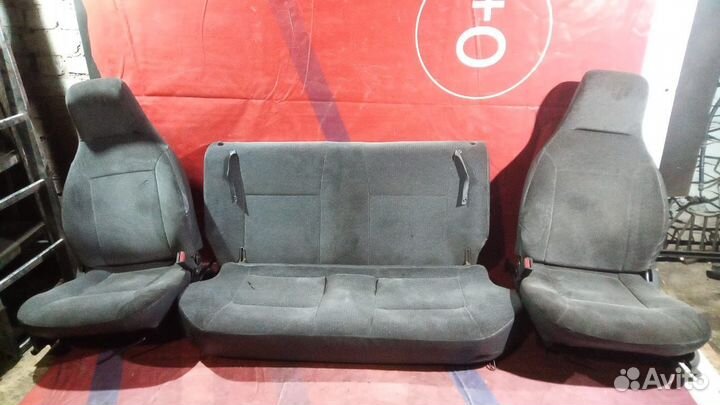 Комплект сидений Chevrolet Metro 2000 г