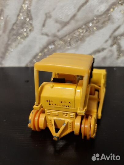Модель игрушка бульдозер Komatsu Tomica Handy