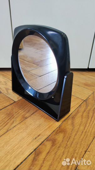 Зеркало на ножке