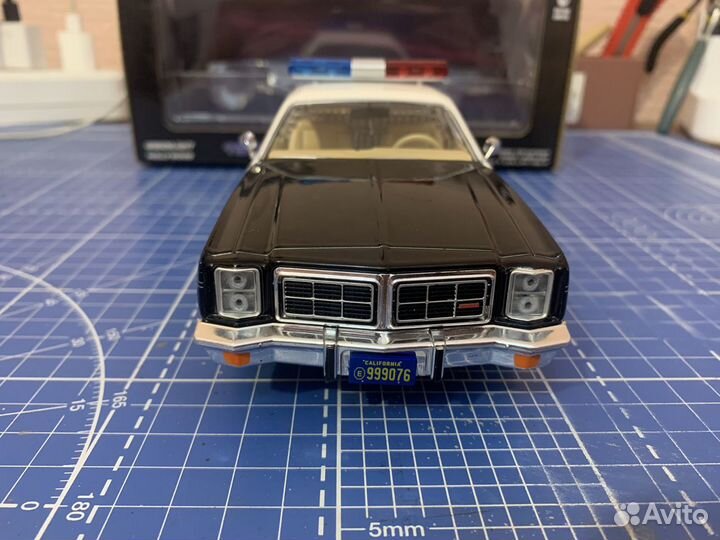 Dodge Monaco 1977 1/24 Greenlight