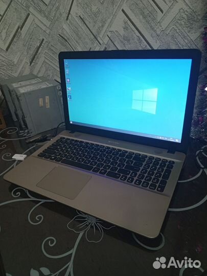 Ноутбук asus