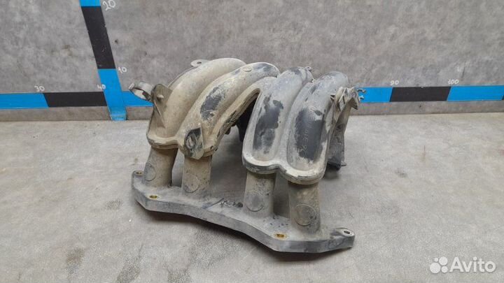 Впускной коллектор Peugeot 206 1.4 2007