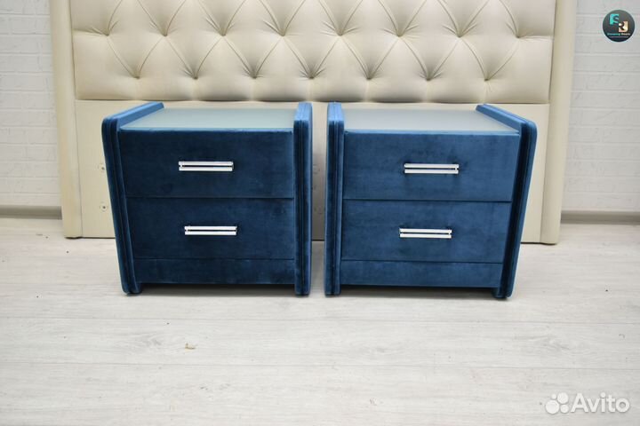 Две прикроватные тумбы