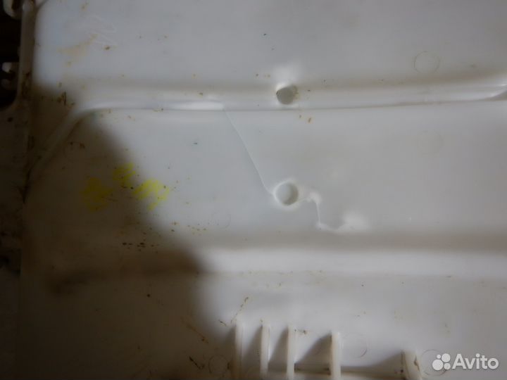 Бачок омывателя Mitsubishi Pajero Sport 3