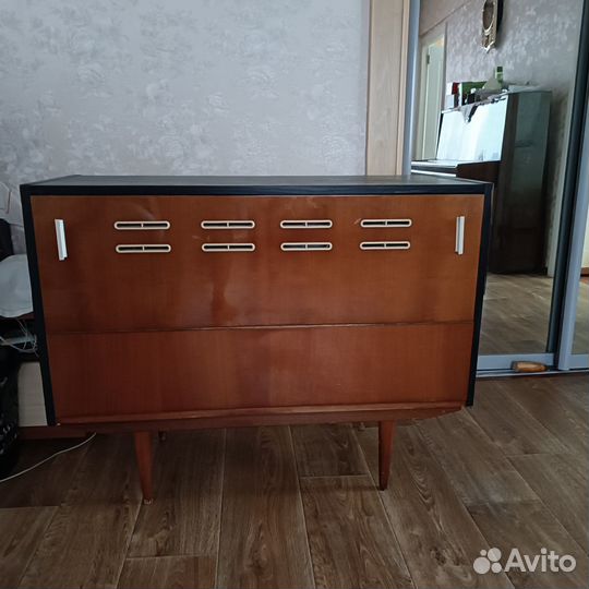 Продам секретер