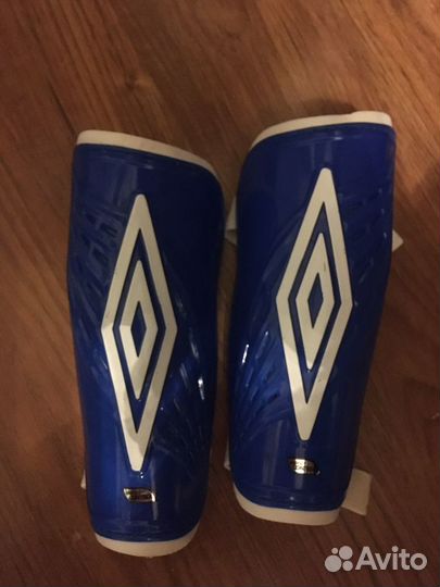 Футбольные щитки umbro