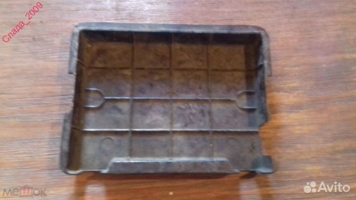 Запорожец заз-965 Крышка с аккумулятора карболит