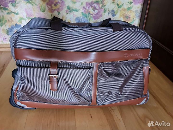 Сумка чемодан дорожная на колесах вместительная