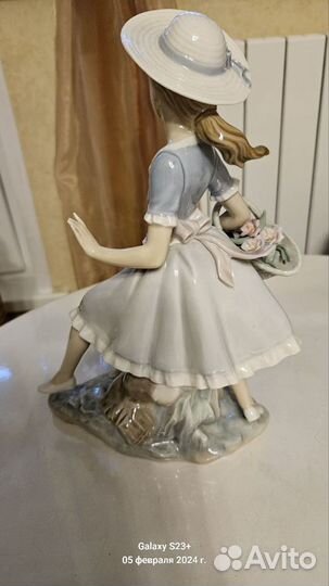 Фарфоровая статуэтка Lladro