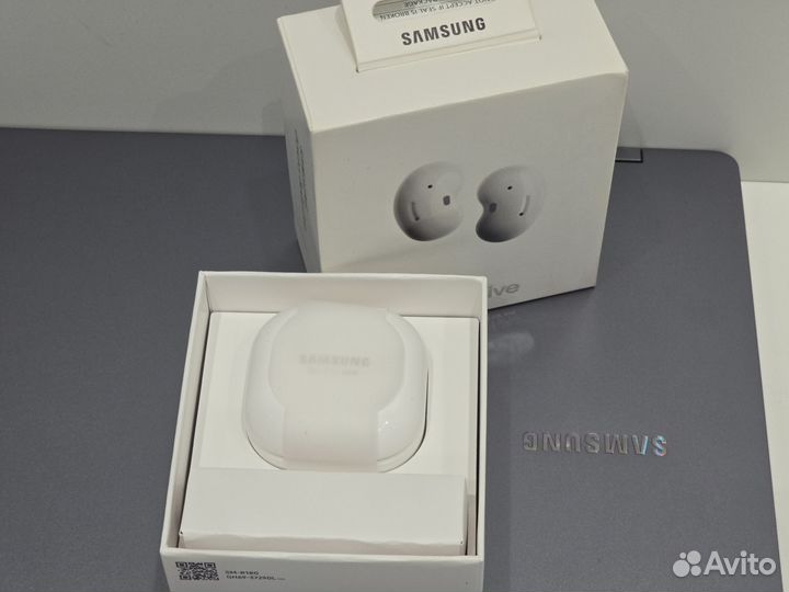 Беспроводные наушники Samsung Galaxy Buds Live