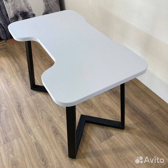 Компьютерный стол 'Calm Clock'