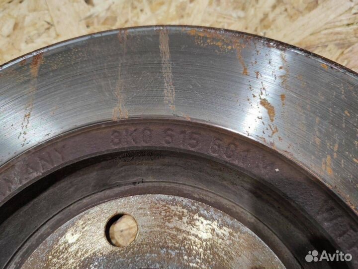 Диск тормозной задний Audi Q5 1 8K0615601B