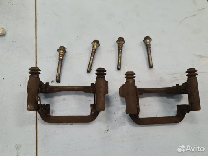 Скоба суппорта задняя Nissan X-Trail T31 2008