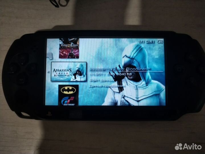 Sony PSP e1008 прошитая с 11 играми торг уместен