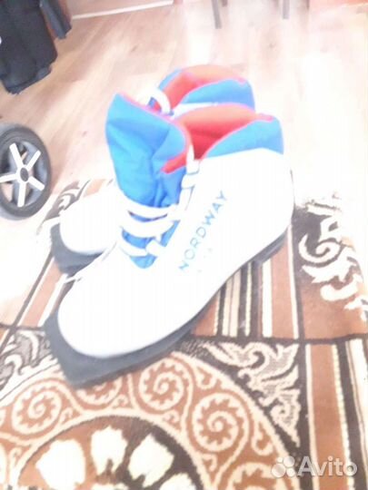 Лыжные ботинки 32