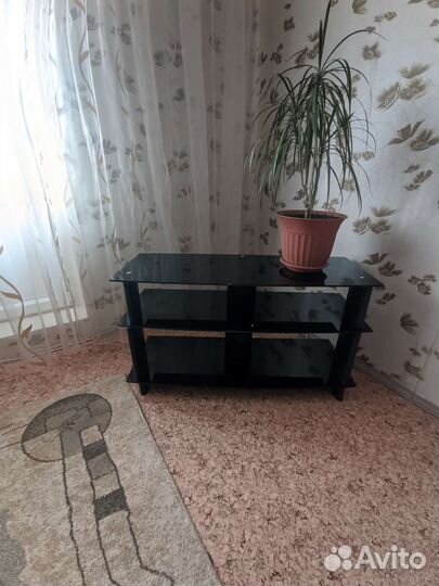 Стеклянная тумба под тв