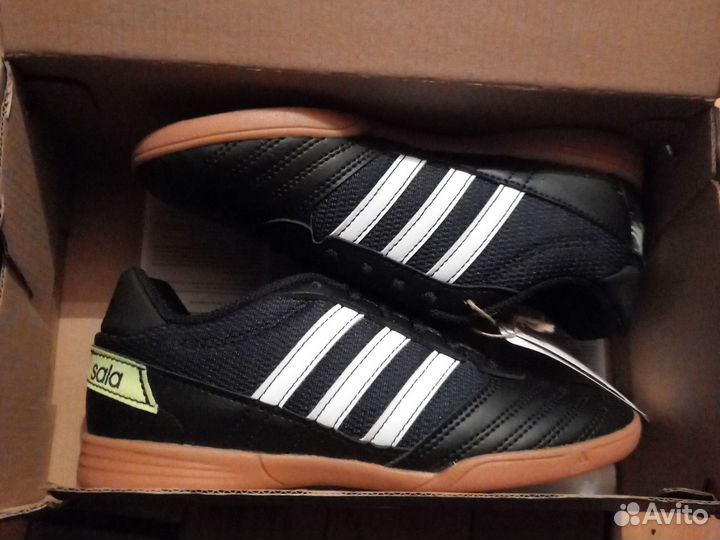 Футзалки Adidas новые