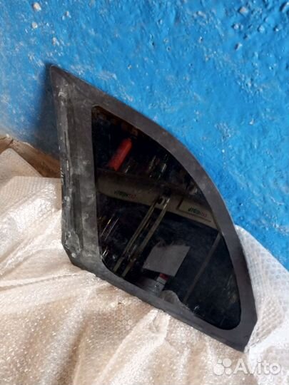 Стекло заднее правое на крыло