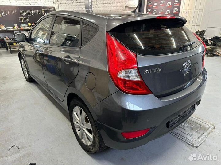 Решетка радиатора Hyundai Solaris Hb 1.6 G4FC 2011