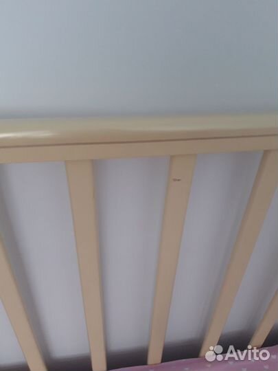 Детская кроватка с маятником