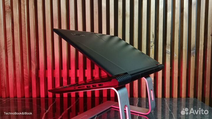 Игровой ноутбук Lenovo Legion Y520