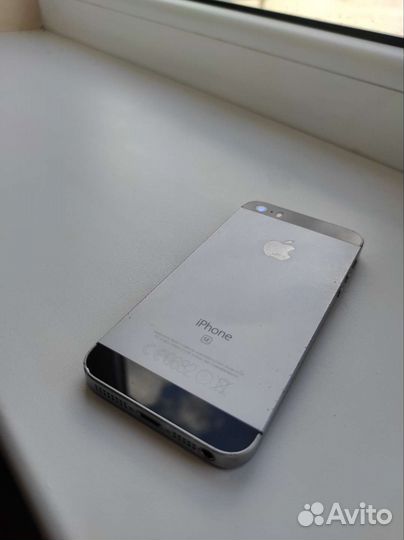 Телефон iPhone 5 se