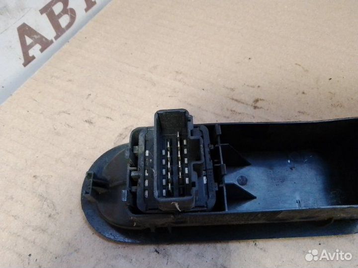 Блок управления стеклоподъемниками передний левый