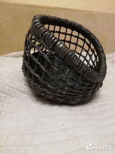 Корзина плетеная из бумажной лозы