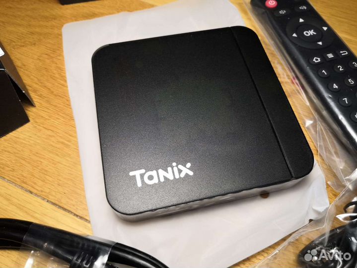 Смарт тв приставка Tanix W2, 2/16 Гб и 4/32 Гб