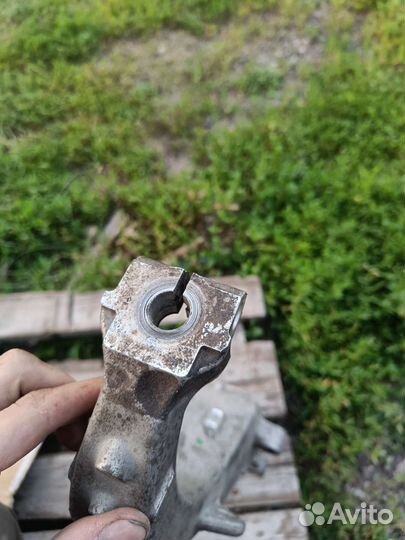 Кулак поворотный передний левый infiniti g25 g35