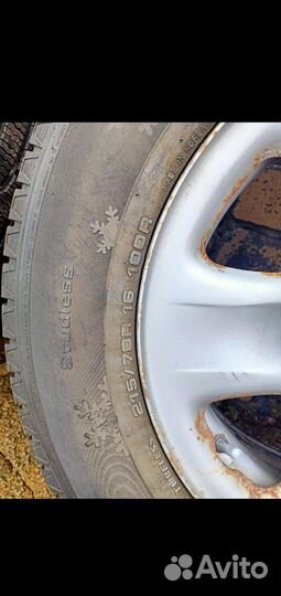 Kumho I'Zen KW31 215/70 R16