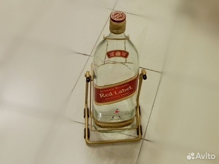 Бутылка на подставке