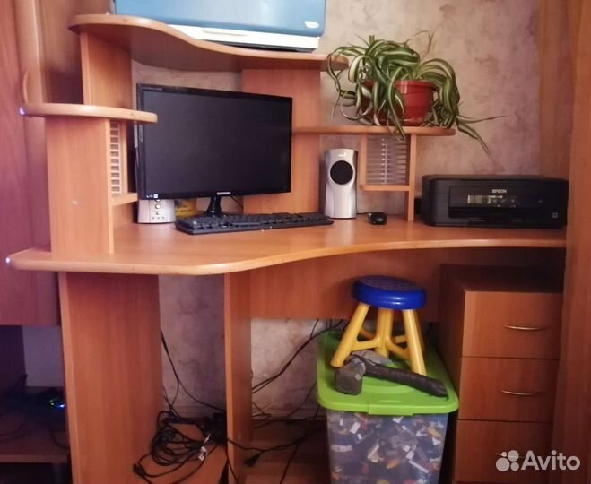 Компьютерный стол