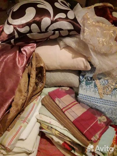 Подушки. Постельное бельё. Шторы